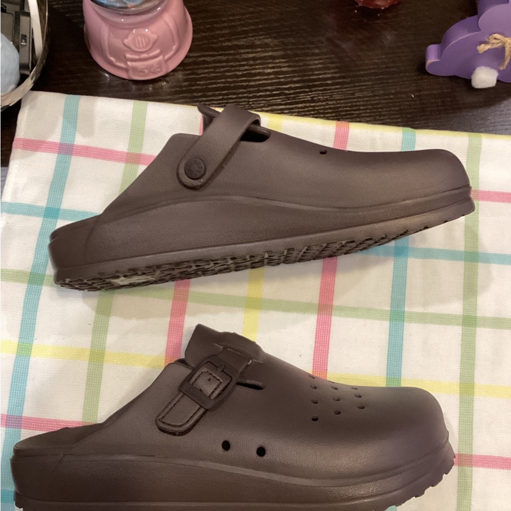 NWOT -Skechers Luxe Foam - Choc. Brown Slip-On Clogs with Vent Holes - Sz  10!!! - Picture 4 of 11